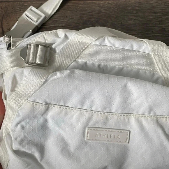 Athleta Excursion Beltbag Fanny Pack in White - Picture 4 of 10